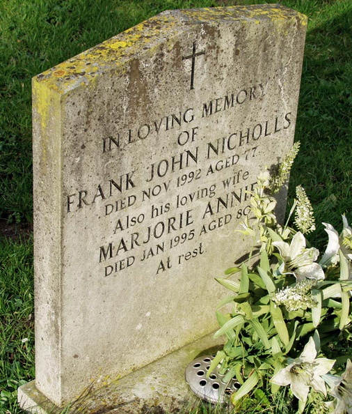 NICHOLLS Frank John died 1992 and his wife Marjorie Annie died 1995 - 02.jpg